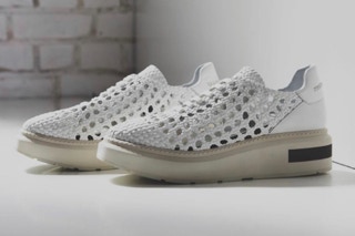scarpe intrecciate in pelle